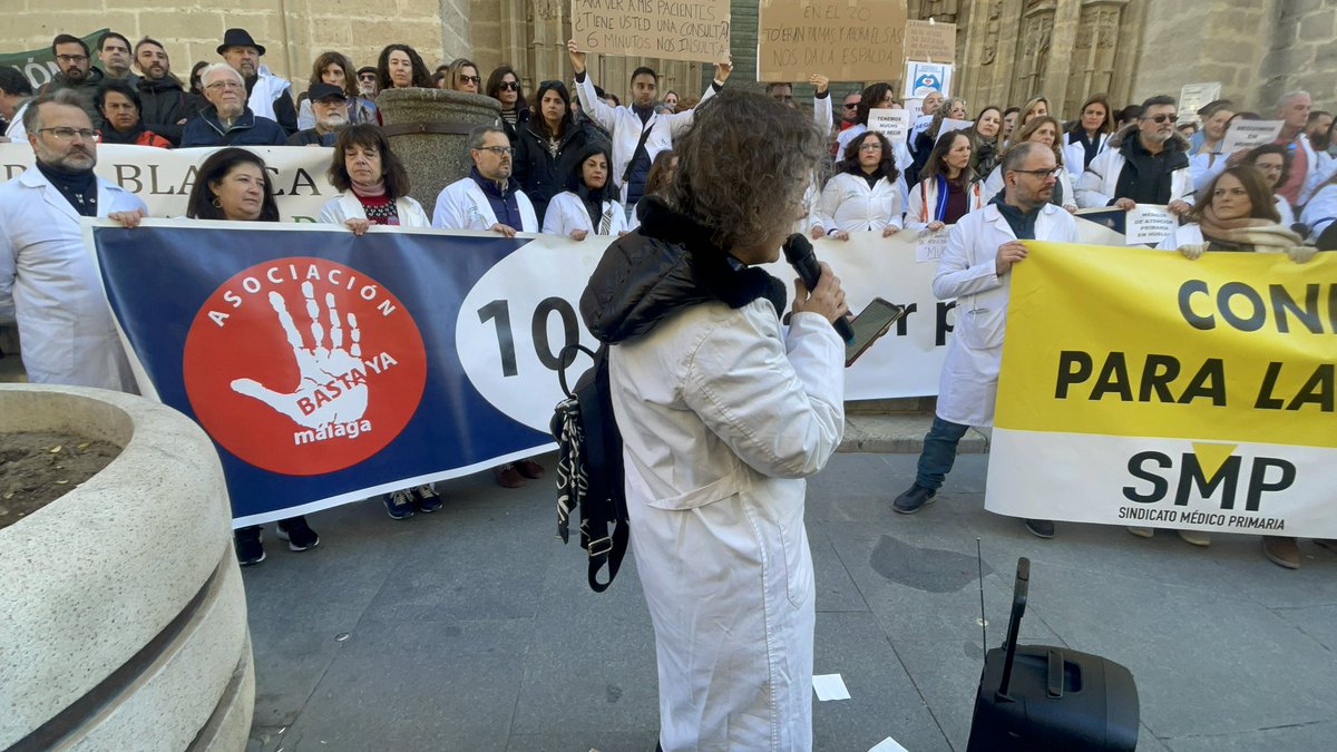 CarmenFidiCs's tweet photo. 🩺 Defendemos la #SanidadPublica Lo hacemos #PorTiporlosTuyosPorTodos #HuelgaMedicoPrimariaAndalucia @MedicoPrimaria @fernandomrg77 @mjesusmojonzapa https://t.co/vy0USGqLKS