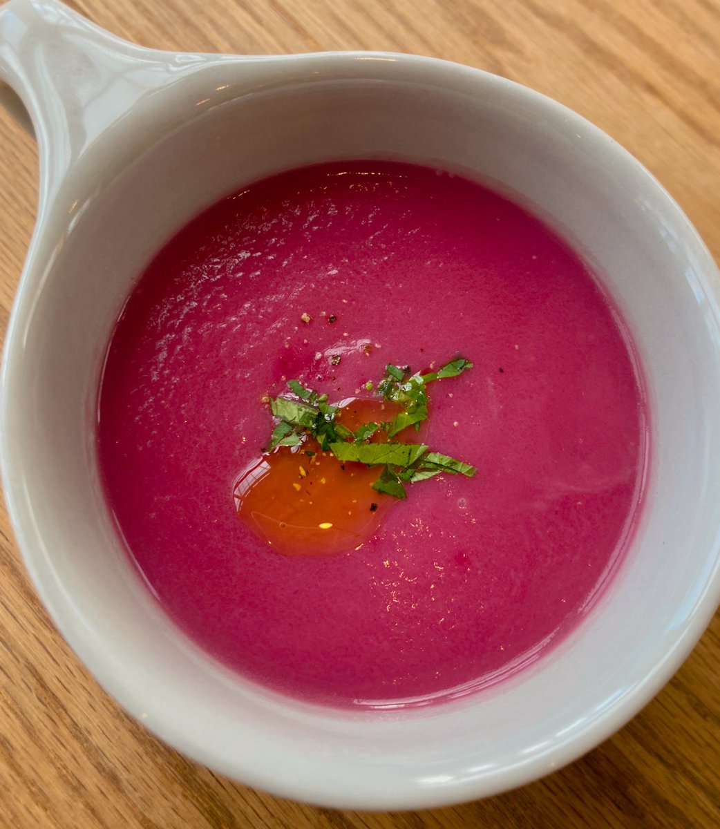 poruka195's tweet photo. 弟子屈町のカフェで野菜の滋味たっぷりランチ。
鮮やかな赤い色は、紅くるりという大根のポタージュ。
カレーも具だくさんスープも玄米もしみじみ美味かった。
白菜グリル、真似する!😍
#弟子屈町
#THINKA https://t.co/eYe7jobWQV