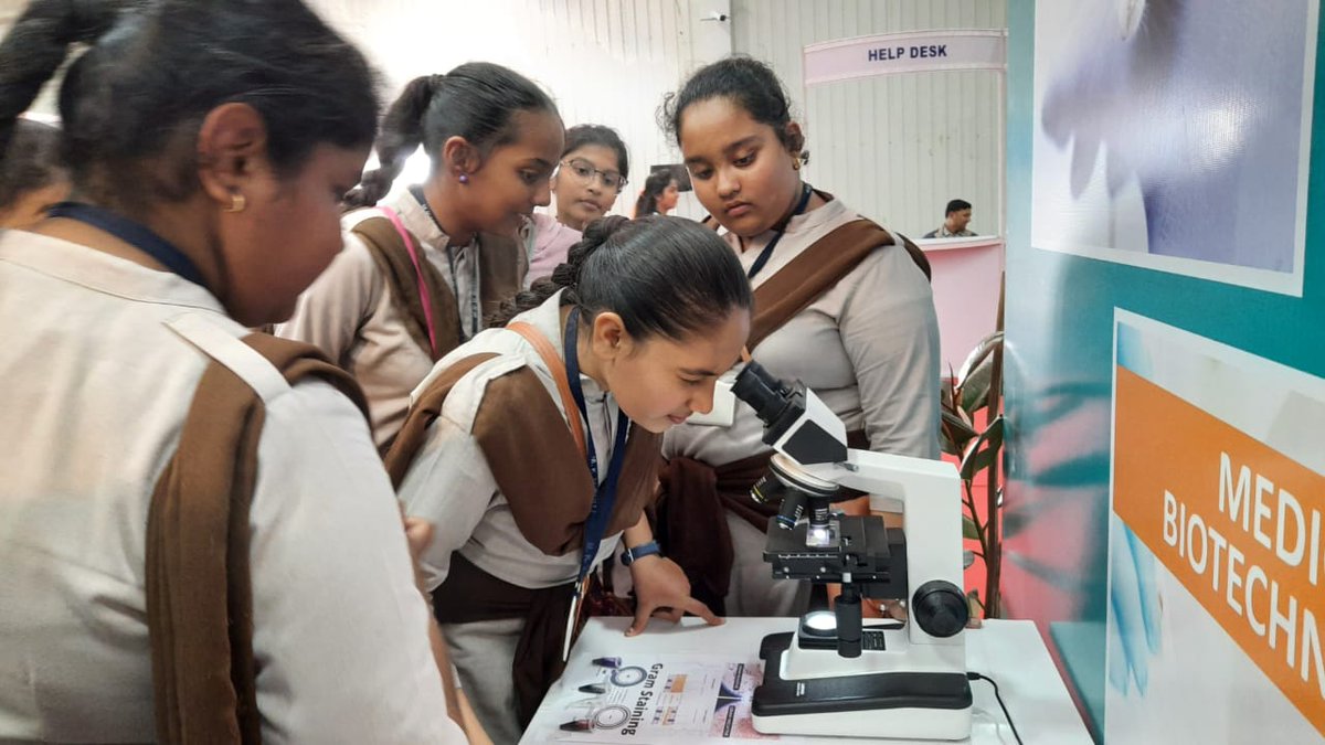 GujBiotechUni's tweet photo. Gujarat Biotechnology University at 30th National Children's Science Congress, Science City Ahmedabad!
#day2 # stallno10 #ncsc #gujcost #dst #dstgog #science #scienceandtechnology #biotechnology #biotechnologystudent https://t.co/n2vFH5Pauh