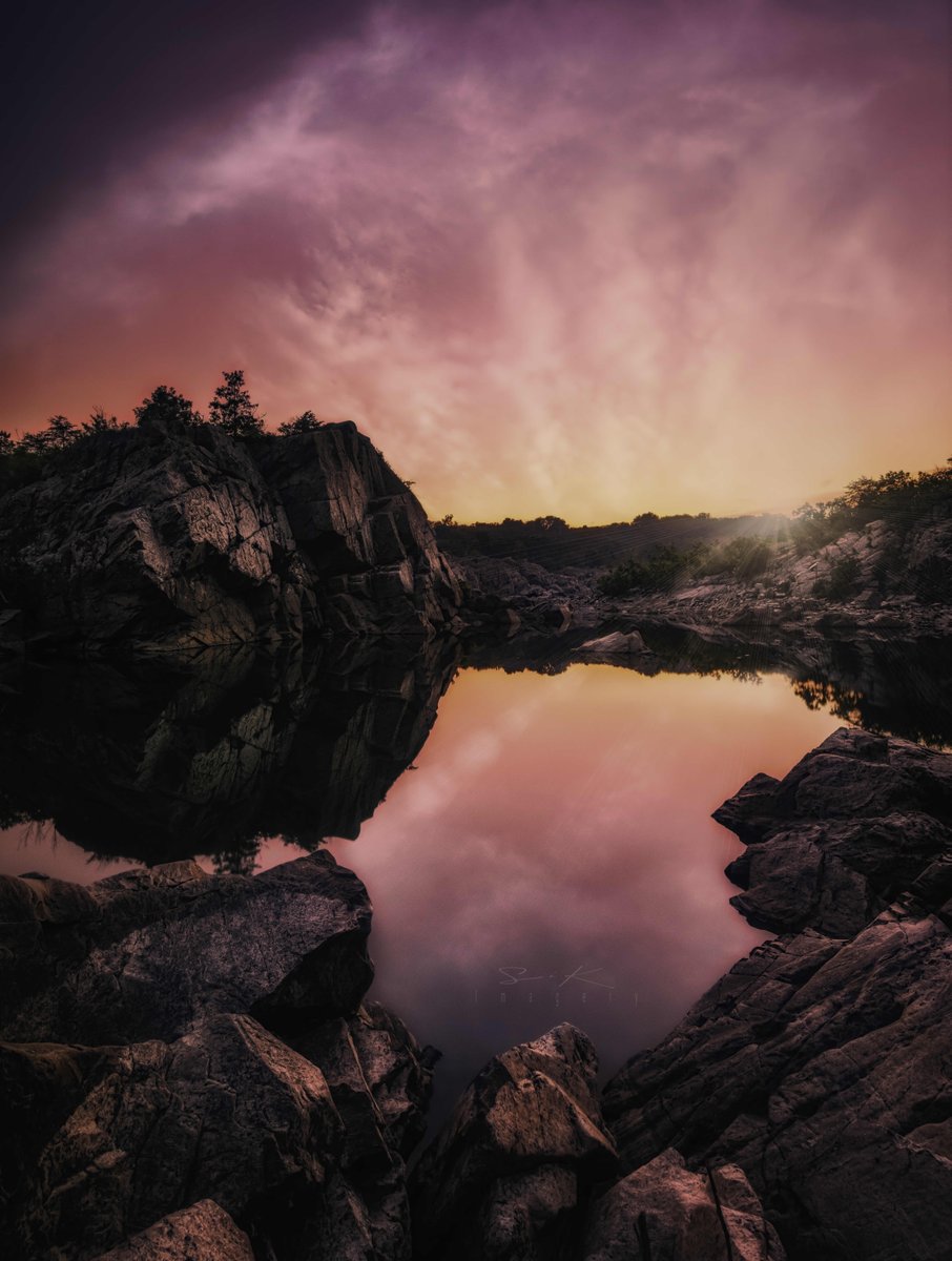 Ahh the weekend is here! Time for #SaturdaySunsets or a #sunrise! Let’s see what you got!
Here’s a beautiful #sunset from the #Maryland side of #GreatFalls, just outside of #WashingtonDC. I really need to get back here!
Have a wonderful weekend!
Like/Comment & #retweet your favs!