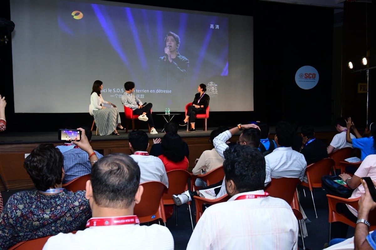 PIBMumbai's tweet image. Kazakh Singer-song writer Dimash Kudaibergen narrates his story on how he started and rose to fame at a candid chat at #SCOFilmFestival