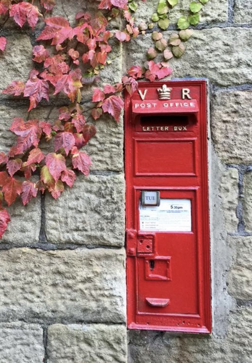 michaeljpain's tweet photo. A lovely Victorian post box in Barrow Bridge Village, Bolton, Greater Manchester.
 #postboxsaturday #Victorian #BarrowBridge #Bolton https://t.co/O6bIANpuQ8