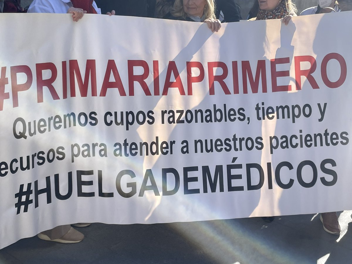 CarmenFidiCs's tweet photo. 🩺 Sanidad Pública y de Calidad! Estoy aquí hoy para defenderla, porque creo en ella! @MedicoPrimaria #HuelgaMedicoPrimariaAndalucia Por ti, por los tuyos, por tod@s! #SanidadPublica #AtenciónPrimaria https://t.co/KMSGVkLqUe
