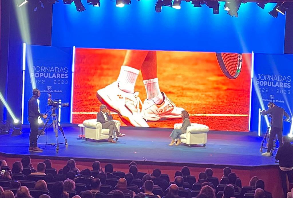 Gran éxito de participación en las jornadas que han tenido lugar hoy en #TorrejóndeArdoz sobre esfuerzo y meritocracia que ha organizado el <a href="/ppmadrid/">PP Comunidad de Madrid</a> y que ha contado con la presencia de <a href="/IdiazAyuso/">Isabel Díaz Ayuso</a> y Toni Nadal, entre otros ponentes