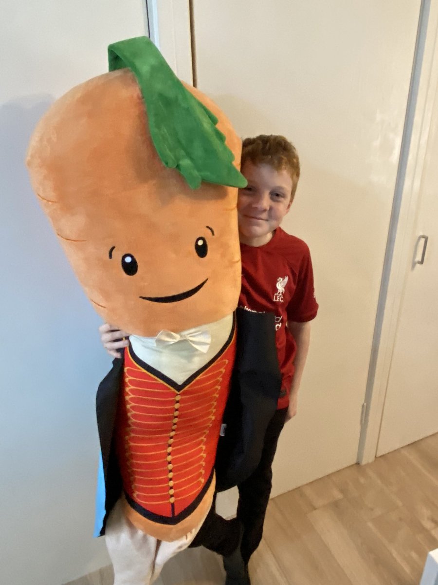 VickiVbjmarr's tweet photo. @OrmistonPrimary H is asking is this teddy too small for camp #hyperchild https://t.co/tBMsUGT75L