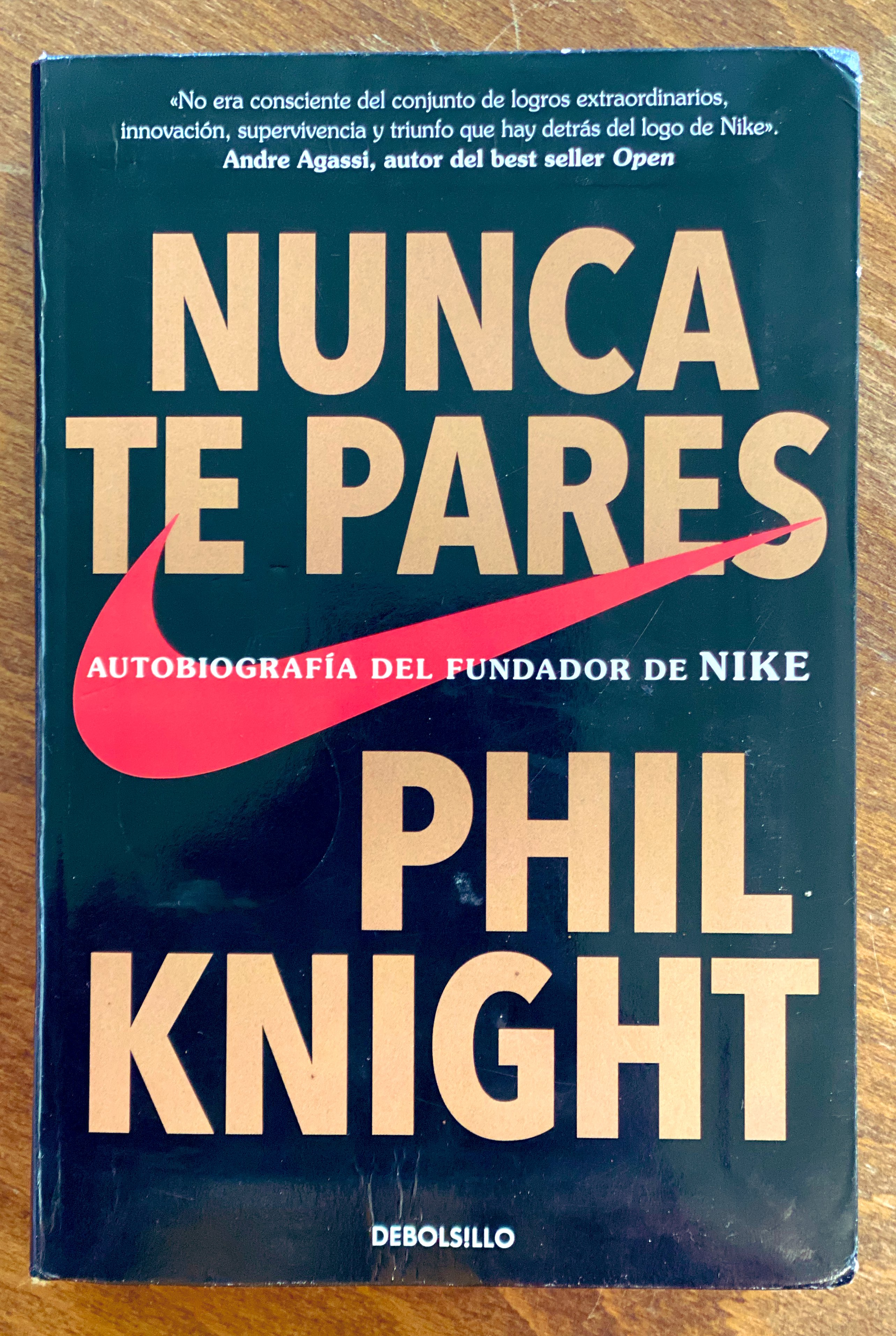 Correctamente Universal tienda Jorge Chibás on Twitter: "Si una marca (NIKE) vale 33.200 millones de  dólares 💰 deberías de leer el libro que te diga como piensa su fundador.  📕 Libro: NUNCA TE PARES https://t.co/DZ8vs6g6GV" /