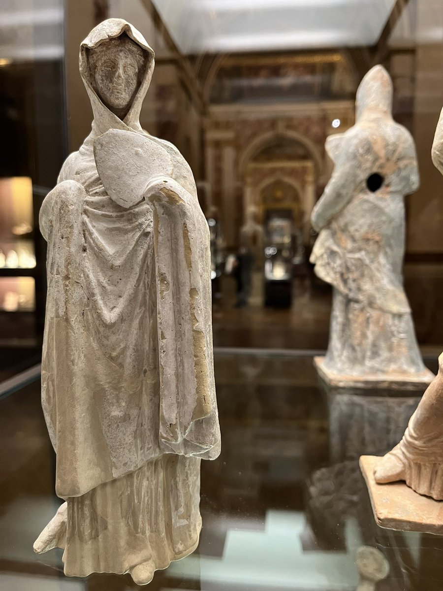 Dimitri Tilloid’Ambrosi on Twitter "Statuettes de Tanagra IVIIIe siècles av. J.C