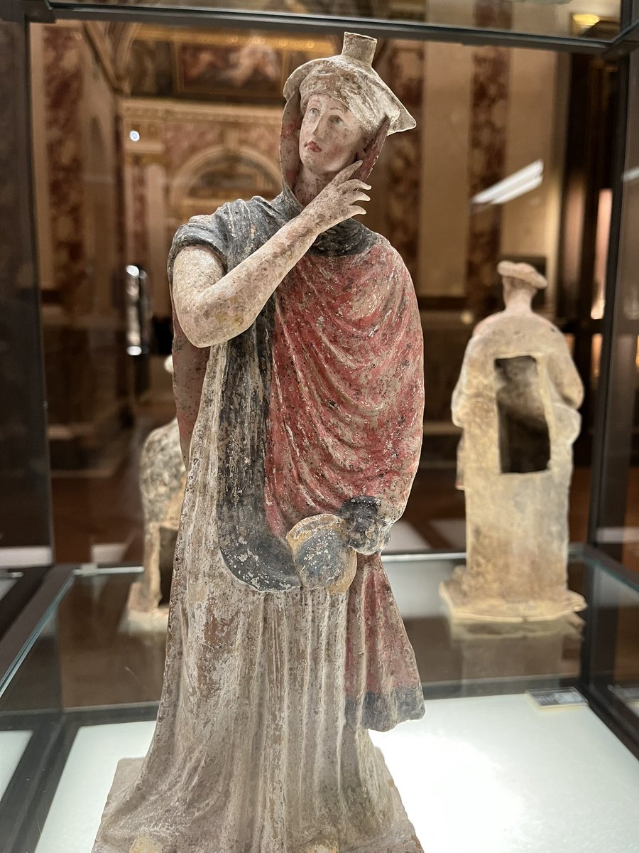 Dimitri Tilloid’Ambrosi on Twitter "Statuettes de Tanagra IVIIIe siècles av. J.C
