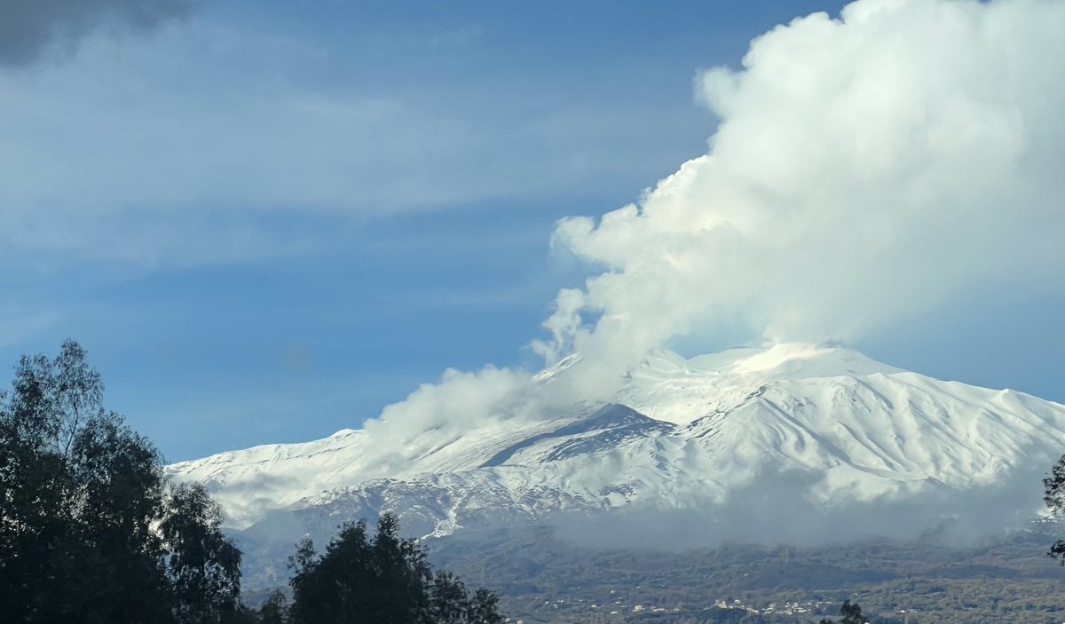 Spunti_per's tweet photo. #sicily #winter #holydays #Etna #volcan #vulcano https://t.co/AKbZBU6NS1