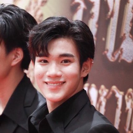 Fah_Jir's tweet photo. นรวิชญ์พกลูกชิ้นโอเด้งมาออกงานด้วยอ่ะ

 #รางวัลกินรีทองxเจมีไนน์โฟร์ท https://t.co/l91KaNnzVF