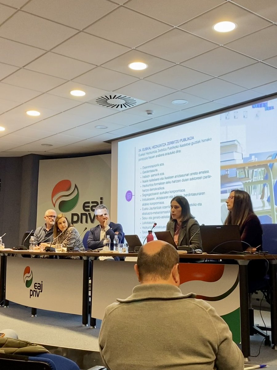 Udalaren eta #hezkuntzaren arteko elkarlana 🤝 ezinbestekoa da herri baten #bizikidetza eta #garapenean 📈 

✅ Bide horretan gaude eta gure eredua azaldu degu gaur <a href="/eajpnv/">EAJ-PNV</a> -k antolatutako Hezkuntzari buruzko batzarrean.

Eskerrik asko 🙌 emandako aukeragatik!