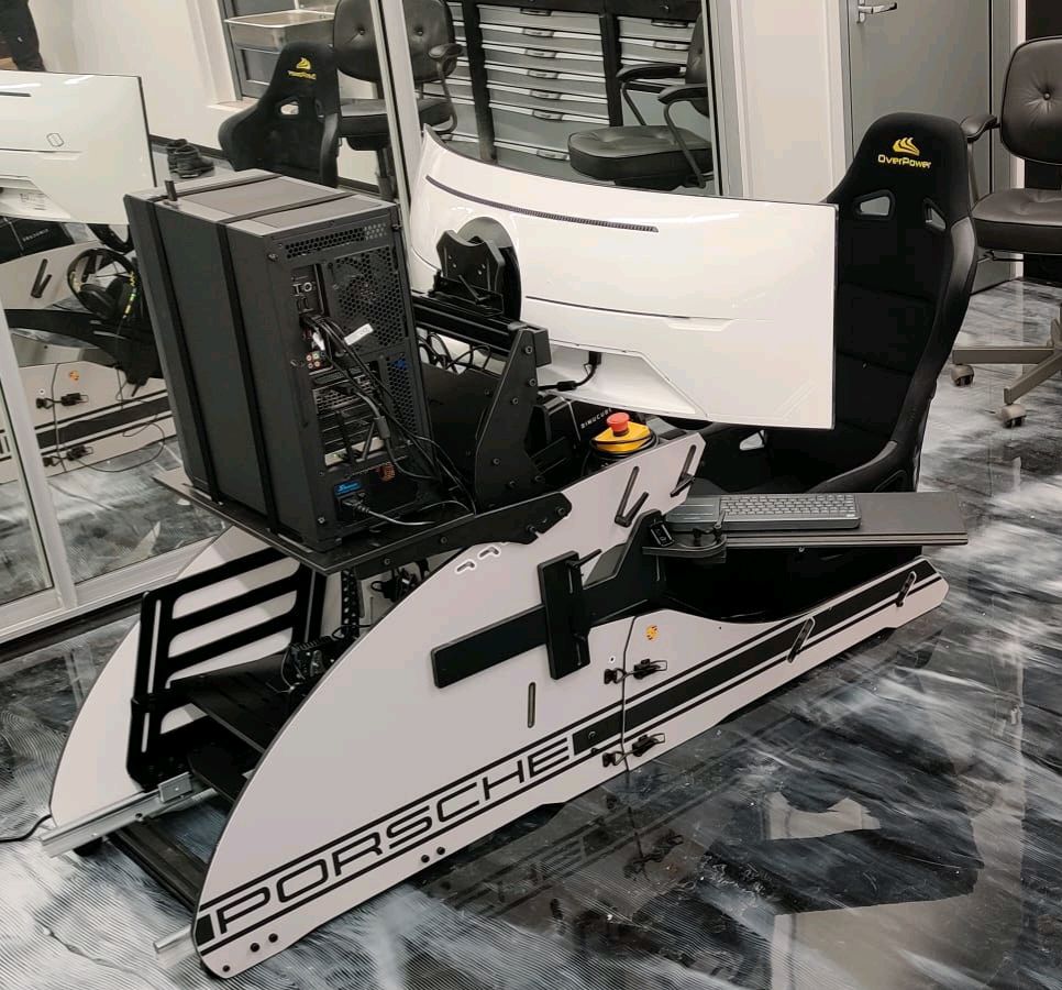 OPGG_FI's tweet image. Now this is a garage we would have wanted to spend a tad more time than the fast in and out turn-key delivery we did. Check out the #Porsche OP GT and the surrounding.. The #mancave !

#simracing #simracingfi #simracinghardware #simracingrigs #simriga