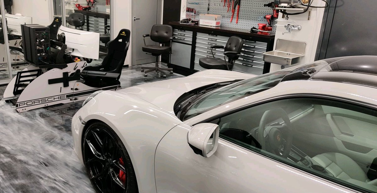 OPGG_FI's tweet image. Now this is a garage we would have wanted to spend a tad more time than the fast in and out turn-key delivery we did. Check out the #Porsche OP GT and the surrounding.. The #mancave !

#simracing #simracingfi #simracinghardware #simracingrigs #simriga
