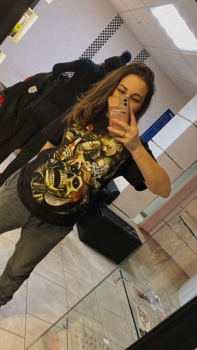 NadiArt54's tweet photo. Hello. I did 7 tattoos done on 3 people today. I love my job, but I am so tired. And I'm going to show you a cool t-shirt. I bought it at a tattoo convention. Isn't that cool #nft #ntfartist #NFTCommumity https://t.co/KuUUAu7NjR