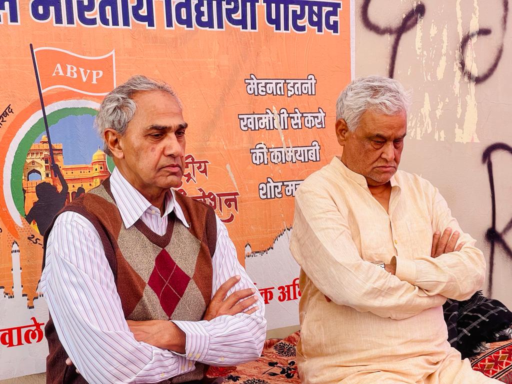 Anita_meena2's tweet photo. सियासी तस्वीर
@DrKirodilalBJP https://t.co/B71GWqkgcI