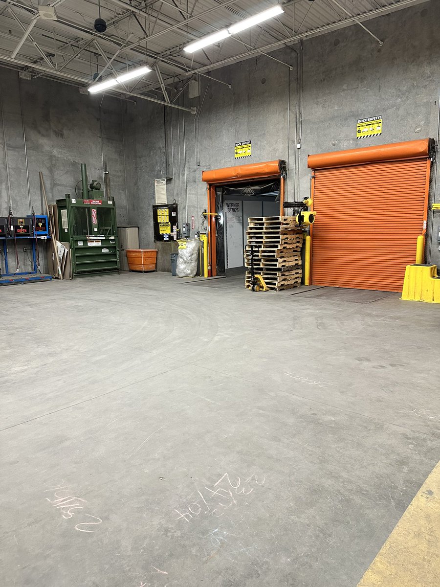 Great Job Freight Team getting receiving clear and all the freight put out for a busy weekend at 8412! @robertkirkham26 @hollytate122 @Ben_Heinze @cole91960676 @AmiRumsey
