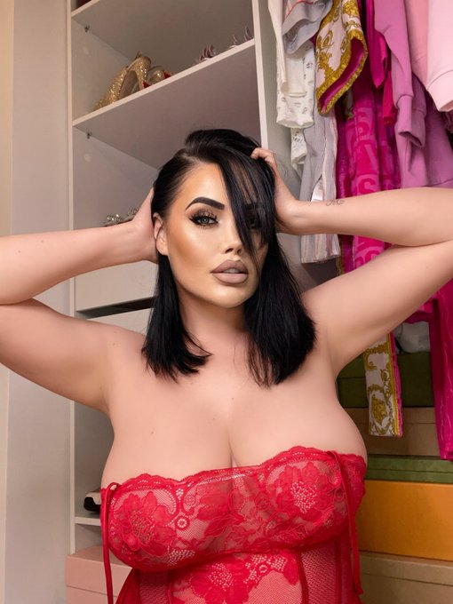 Does my body turn you on? 🔥 https://t.co/DrwiADk11A