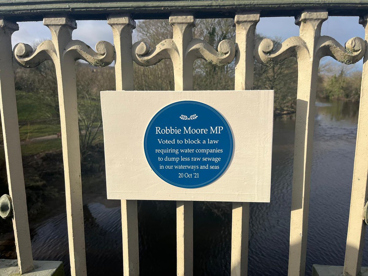 What’s this? #Ilkley has got a new #BluePlaque - noting the “fantastic” work of our MP @CleanIlkley @LabourIlkley @KIGreenParty @IlkleyChat @IlkleyGazette 
👇👇👇