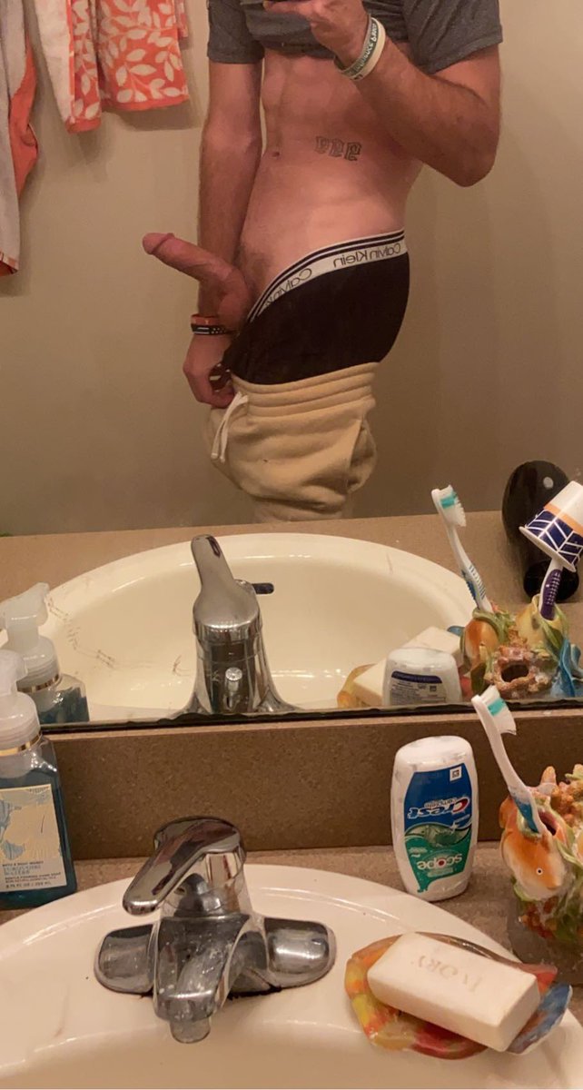 Its_jay_77's tweet photo. Where are my bottoms? https://t.co/sOuEUVEIr3
