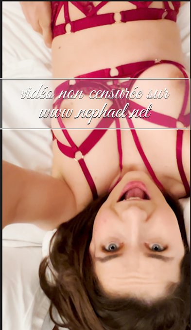 NOUVELLE VIDEO! pour un samedi soir branlette au top ! une sextape &agrave; l'impro juste avant de partir au<a href="/tag/onlyfans"class="tags"><span>#onlyfans</span></a>