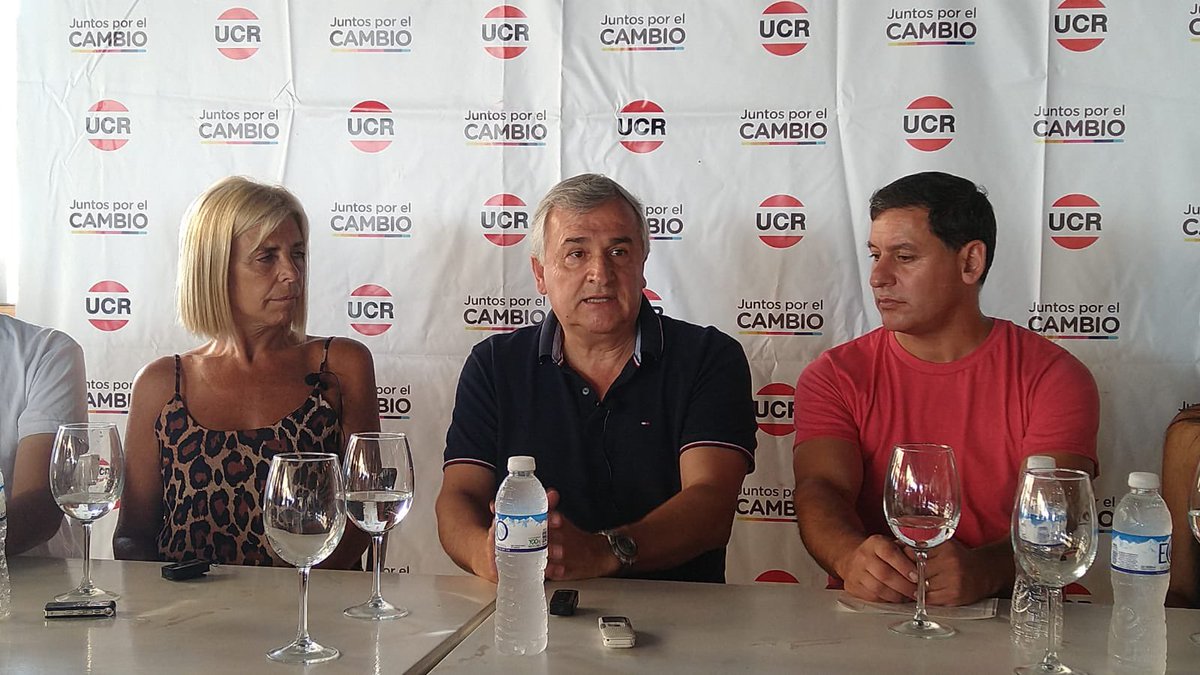aleapo01's tweet photo. Hoy recibimos al Gobernador de la Provincia de Jujuy y Pte de la @UCRNacional @GerardoMorales .Junto a autoridades radicales locales le dimos la bienvenida . Espero de corazón que disfrute de nuestra hermosa ciudad 🥰. En Pinamar seguimos trabajando #juntos para cambiar el país https://t.co/nOOc81fdn8