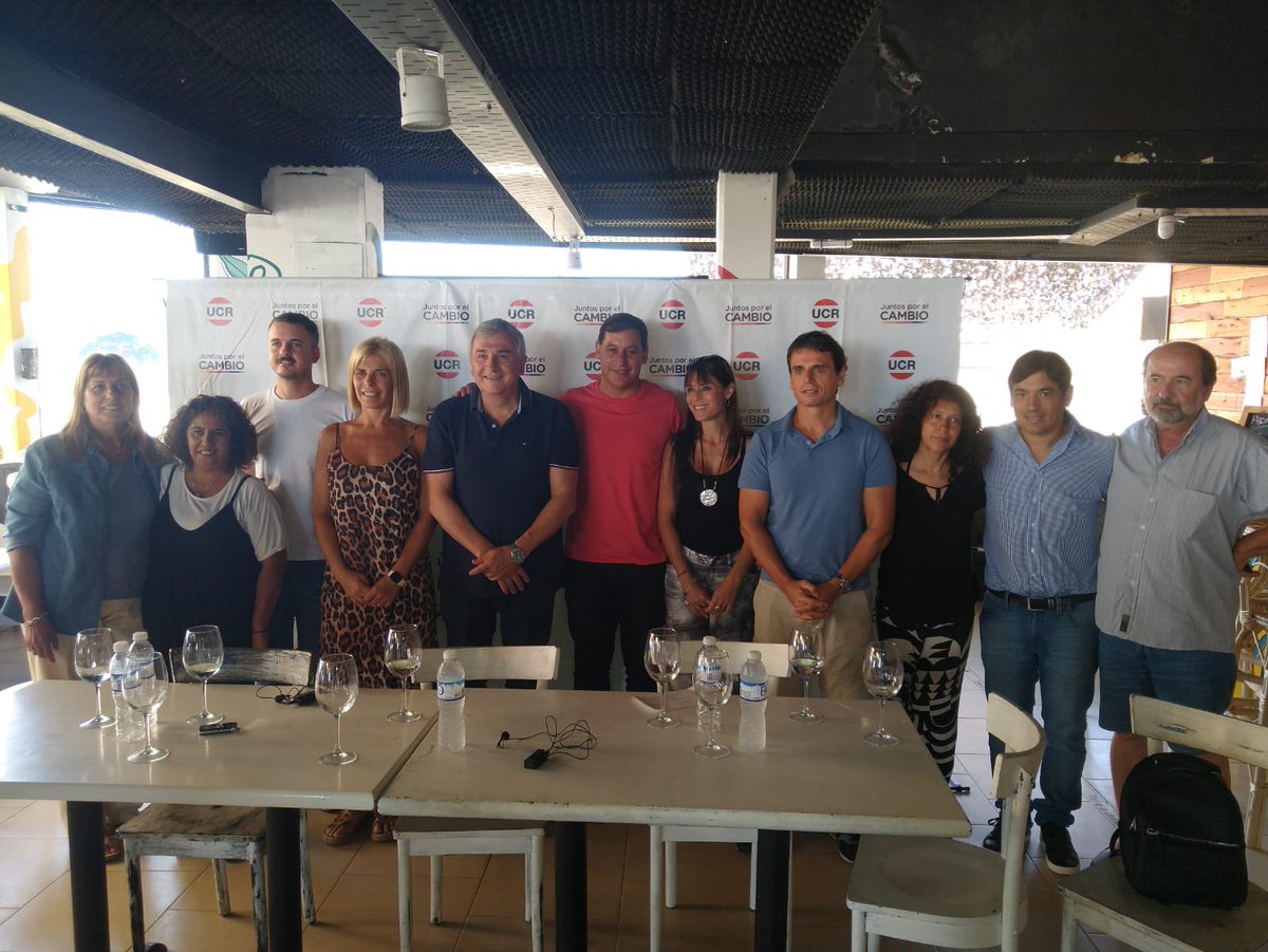 aleapo01's tweet photo. Hoy recibimos al Gobernador de la Provincia de Jujuy y Pte de la @UCRNacional @GerardoMorales .Junto a autoridades radicales locales le dimos la bienvenida . Espero de corazón que disfrute de nuestra hermosa ciudad 🥰. En Pinamar seguimos trabajando #juntos para cambiar el país https://t.co/nOOc81fdn8