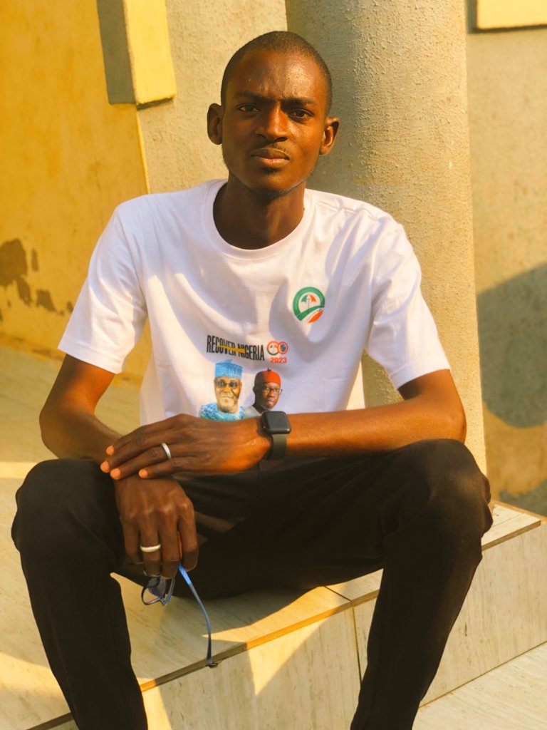 SadiqeArayuJada's tweet image. Happy weekend, have a great day ahead.✨

#IAmPDP☂️