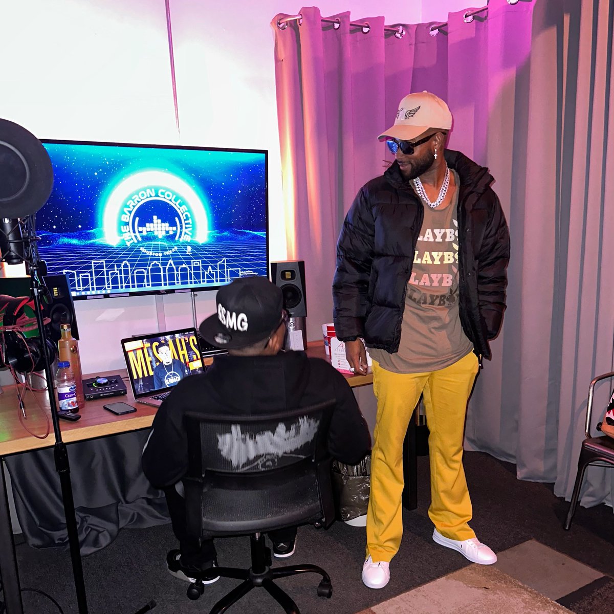 IamJustified1's tweet photo. Lastnite SESSION added mo HITS to tha VAULT. IMA share sum clips.©️ U kno da guys pulled UP @digitul_prod_llc @3willmusiq @lata_james #HTOWN #IAMJUSTIFIED 🦅 https://t.co/cJoooKKpJ5