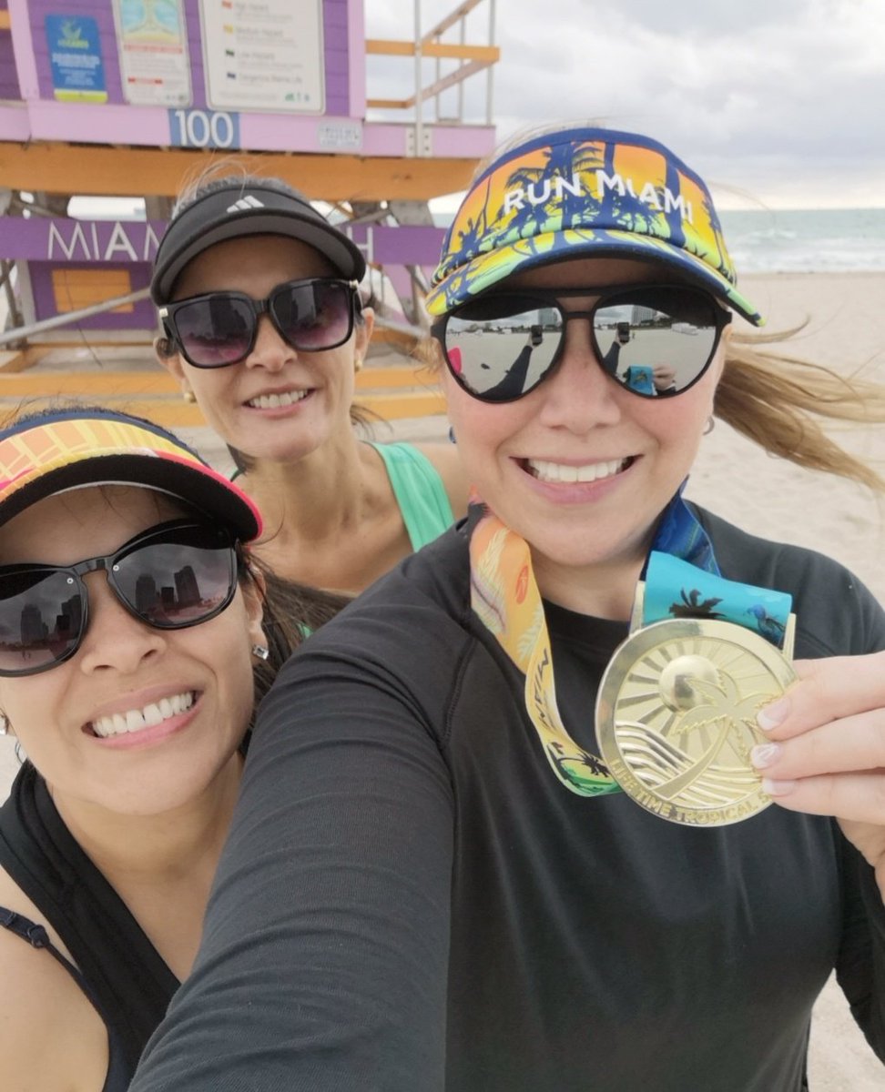 AstridSabor's tweet photo. Así inicia mi semana de celebración de cumpleaños 🎉... Con medalla y kilómetros 👟🏅 #Miami #Bday #yoelegícorrer https://t.co/SkPkona5Xg