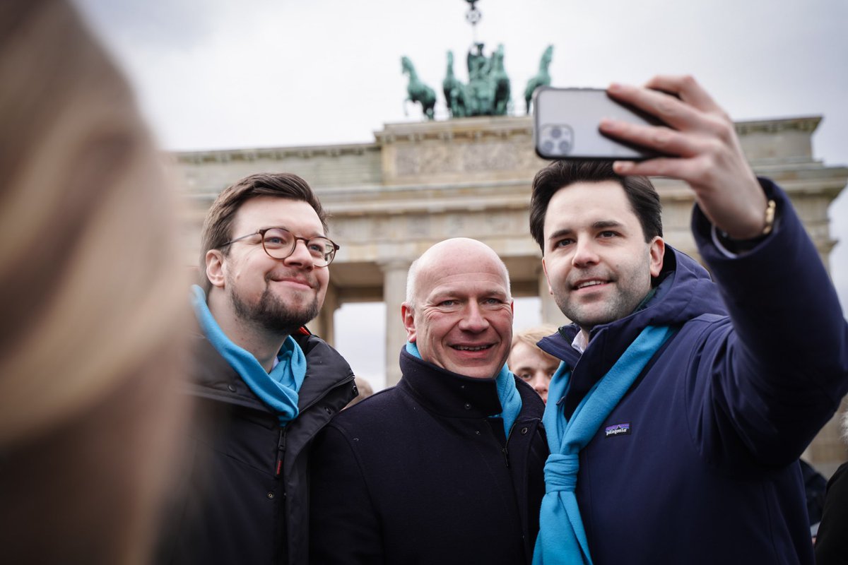 Unterstützertag der Jungen Union in der Hauptstadt! Über 120 JUler aus ganz Deutschland sorgen dafür, dass @kaiwegner in zwei Wochen Regierender Bürgermeister wird und @SchaalLucas ins AGH einzieht. #BerlinFeiernSenatFeuern