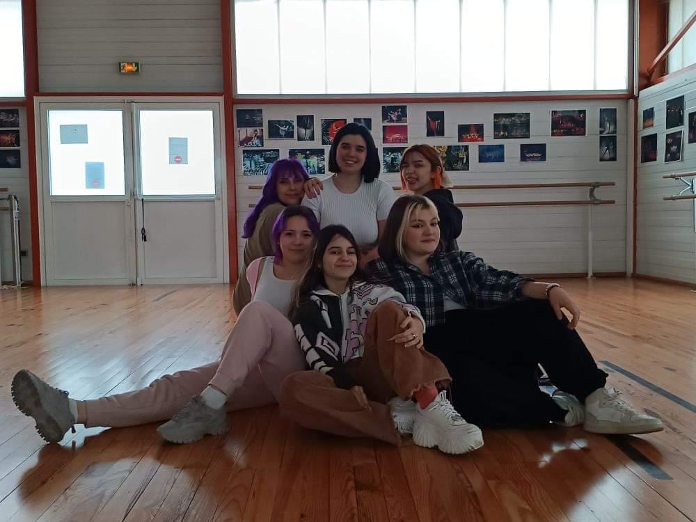 HopeEternity66's tweet photo. Entraînement aujourd'hui avec la plupart des membres ! Merci à notre Technicien/Cameraman !

#entrainement #dansekpop
#danse #kpop #hopeeternity https://t.co/pTg2iVAE4v