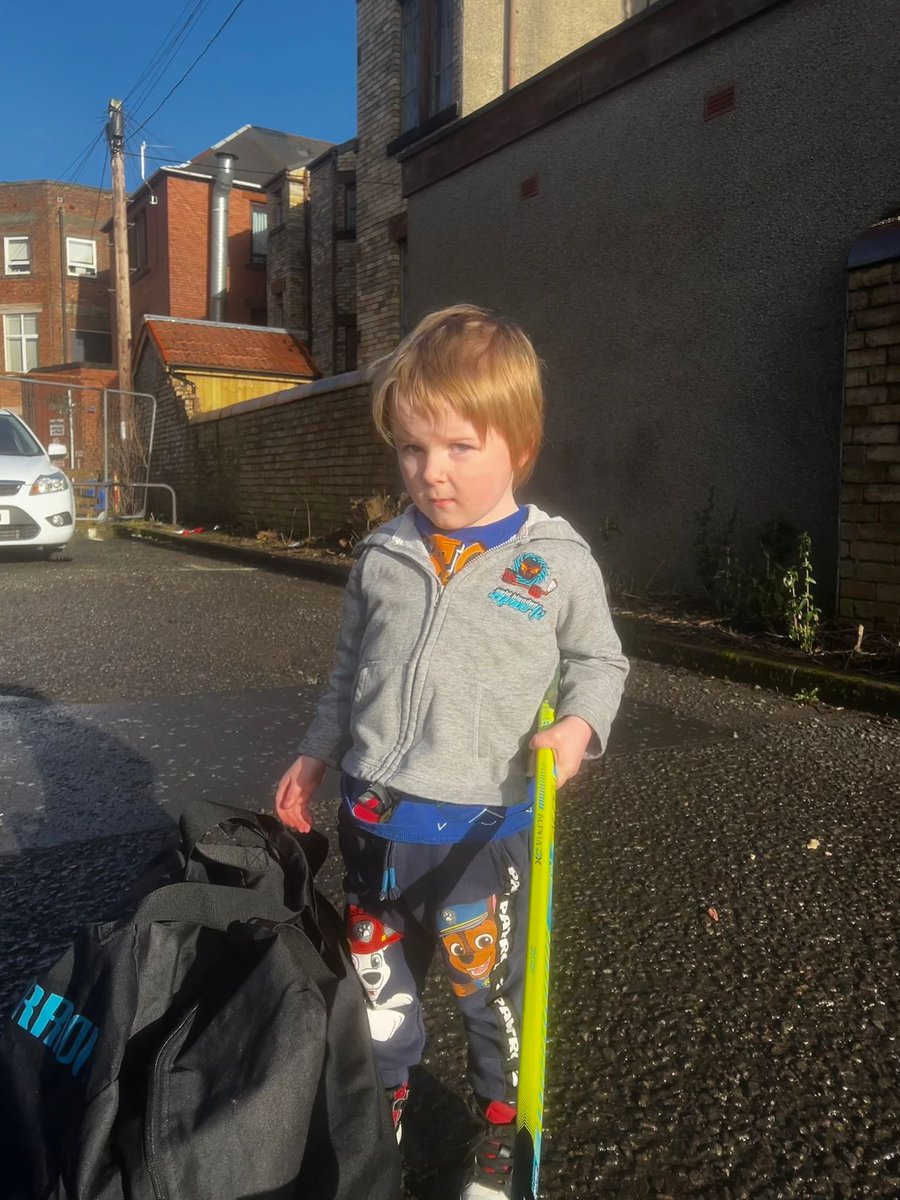 Griffin suited and booted for his 1st hockey/skating lesson. Didn’t last long tho, fell on his backside and then wanted off the ice 🤦🏻‍♂️ @marauder_potter #hockey #HockeyTwitter #learntoplay