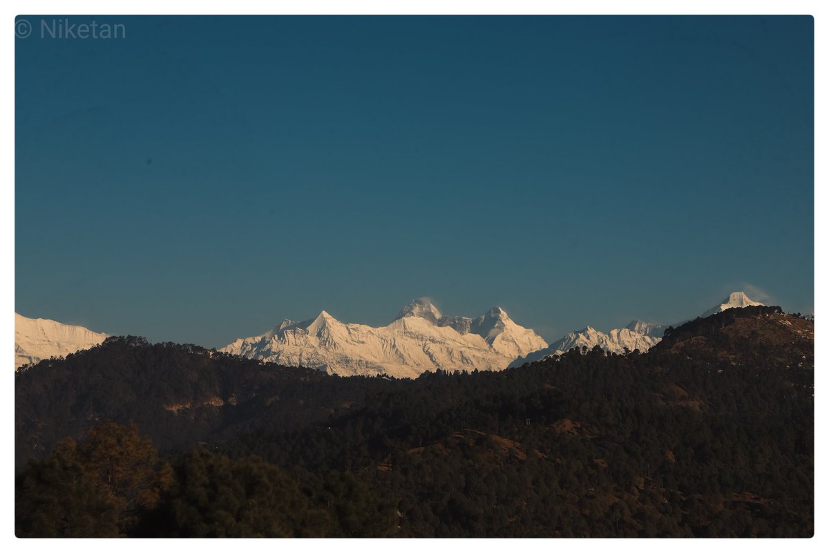 Niketan0's tweet photo. 📍🏔️
#himalayas
#uttarakhand 
#mountains
#snow 
#photooftheday 
#hiking 
#lightroom https://t.co/ygHlKkQH9A