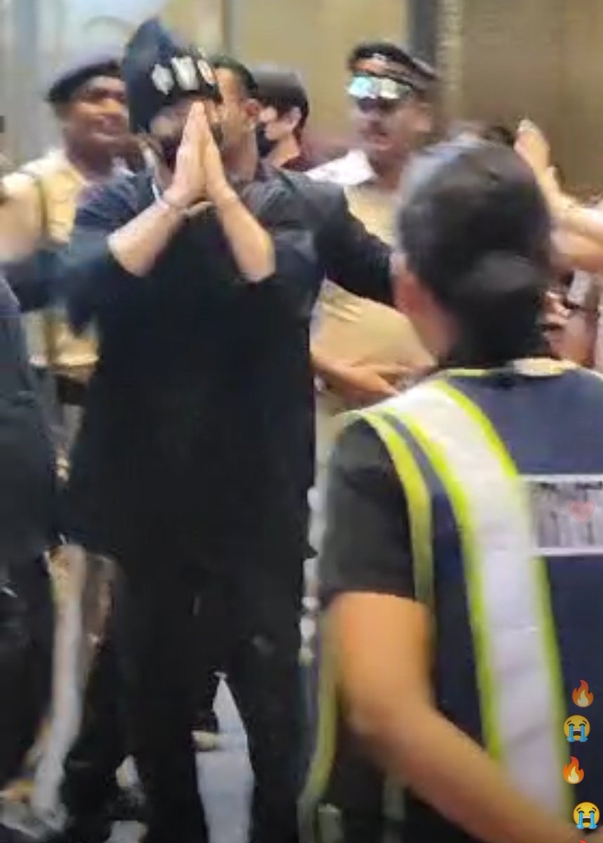 sammy_msy's tweet photo. He is here everyone 😭😭😭😭😭😭
Omgggggggggg Welcome to India Baby 💚💚💚💚💚

@JacksonWang852

#JACKSONININDIA
#INDIAWELCOMESJACKSON https://t.co/Ye1jQ1OF4P