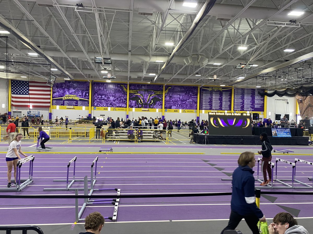 Getting ready to watch a little round ball today. 16lb Round ball that is. #lovethethrows ⁦<a href="/drake_peed/">Drake Peed</a>⁩