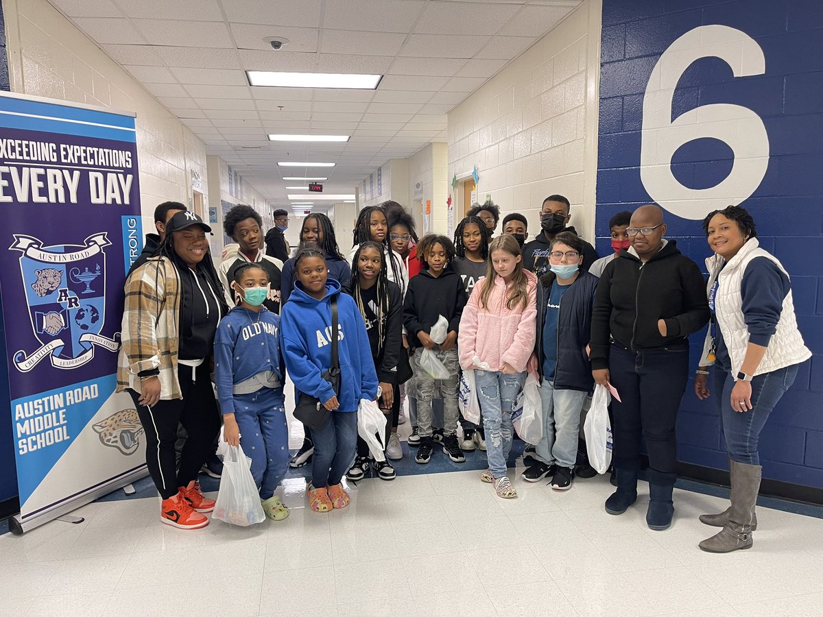 sandywright1980's tweet photo. Celebrated our 6th grade scholars for having All A and A/B honor roll during Semester 1! “Sweets for 7” https://t.co/nuUrTA0vTu