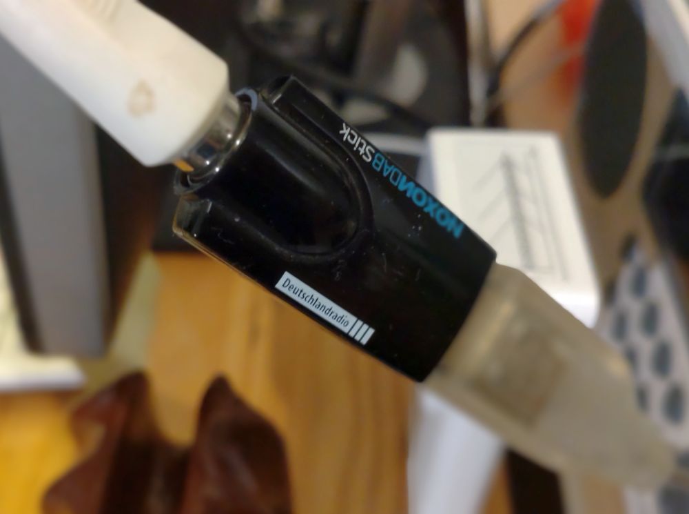 binkurzweg's tweet photo. Höre heute das @medienmagazin über einen ca. 15 Jahre alten DAB USB Stick und eine tolle #DABPlayer Software. #liveistdasbeste @radioeins und eine interessante Slideshow :-) https://t.co/l71eY21SuX