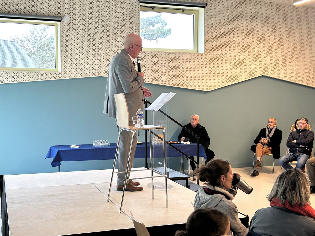 VillePorspoder's tweet photo. (1/2) 📣 M. Yves ROBIN, Maire de Porspoder, a présenté ses vœux pour 2023 aux habitants de la commune entouré de ses élus ✅ De nombreux maires des communes voisines étaient présents #Voeux2023 https://t.co/J5bZNag8y8