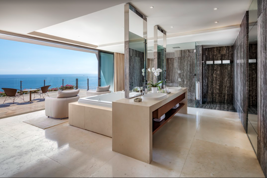 Can you imagine being here enjoying a wonderful time in one of Grand Velas' luxurious suites? Get ready to live the experience