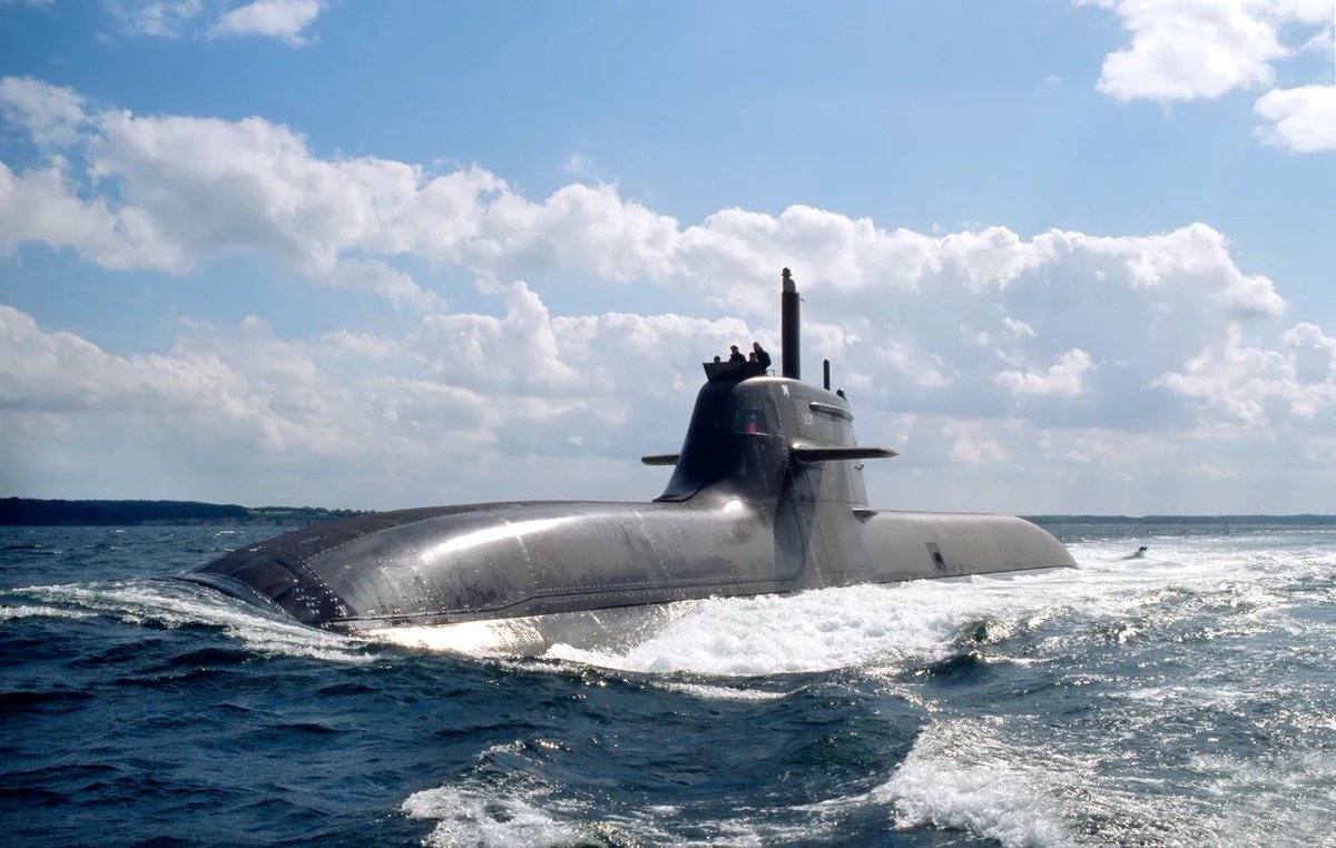 Hi guys, I know I’m gonna get a new shit storm, but I have another creative idea. Germany (ThyssenKrupp) produces one of the world’s best submarines HDW Class 212A. The Bundeswehr has 6 such U-boats. Why not to send one to Ukraine? Then we’ll kick 🇷🇺fleet out of the Black Sea💪