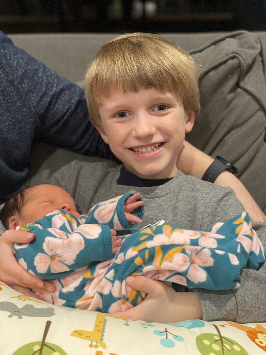 WinkelerD's tweet photo. Our family welcomed our newest edition this week and Jacob couldn’t be happier. #partyof4 #bigbrother https://t.co/Arx8gWlSi4