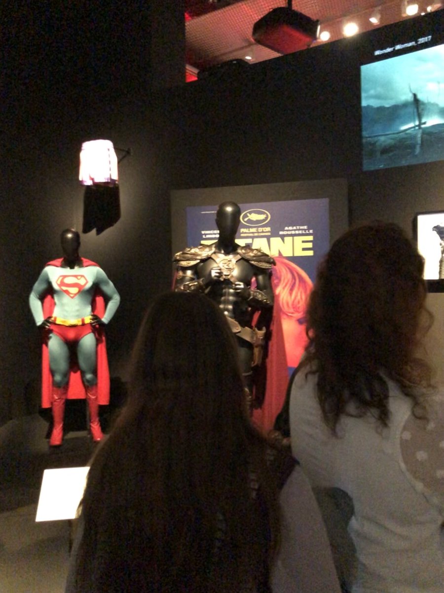 MoisesRoiz's tweet photo. Qué buena tarde disfrutando de la Visita Intergeneracional de #CaixaForumJeanPaulGaultier ⁦@CaixaForum⁩ #sevilla  #CineyModa https://t.co/dlXz4XVWeW