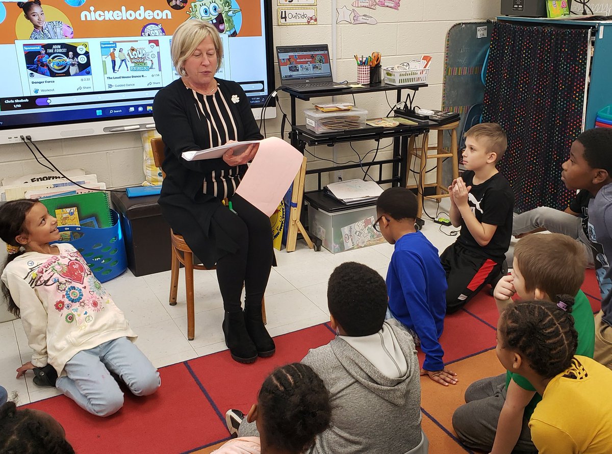 eotigers's tweet image. Principal Marylaura McKoon was able to stop by and visit Ms. Welch&apos;s 2nd grade class and read a story dedicated to her. What Does Your Principal Do All Day? Thanks for your daily leadership! @eotigers #ExperienceVCS #sharevcs