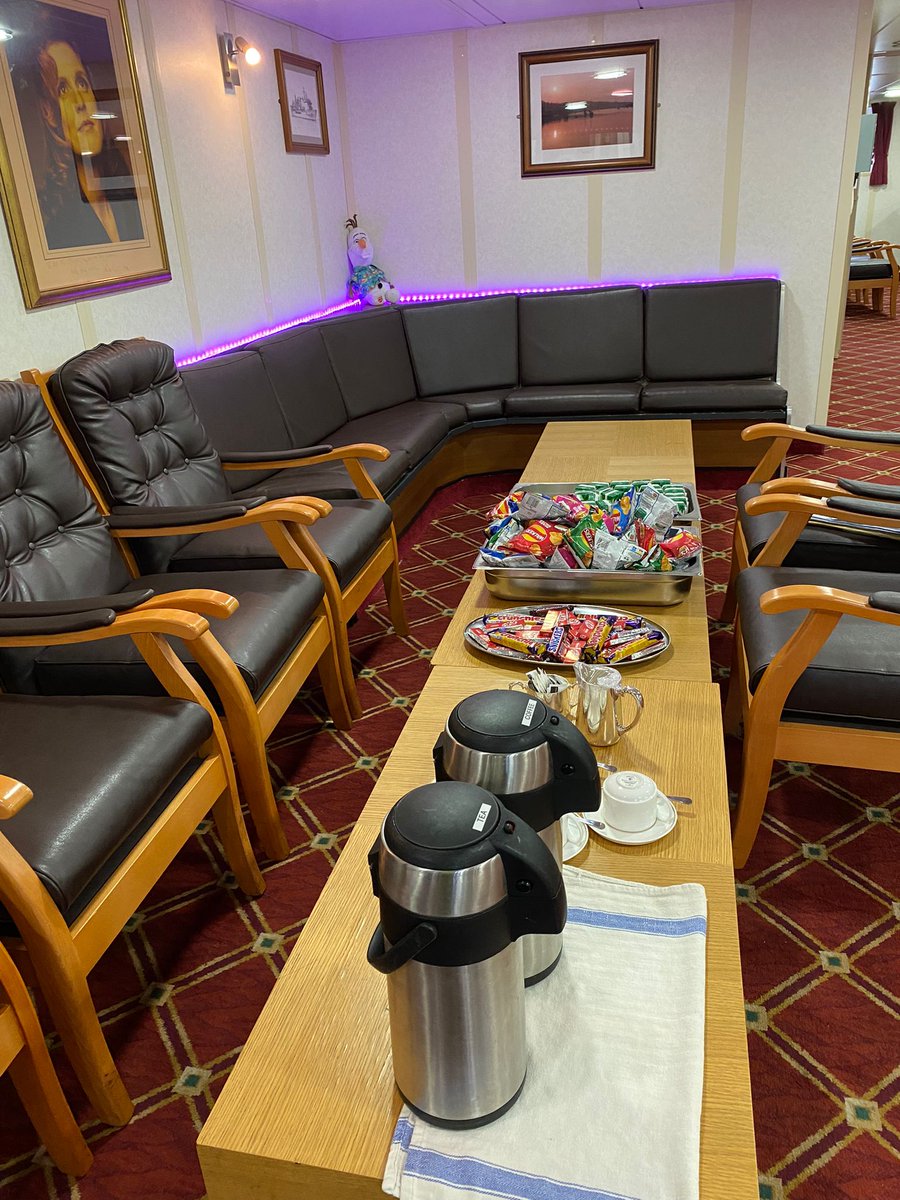 RFAFortVictoria's tweet photo. @t_scapstone @RFAHeadquarters @CdreDavidEagles @RoyalNavy We love meeting our future sailors and the teaboat will be replenished for your next visit.  #snackysnack⚓️ https://t.co/Vo1Zwl4bAg