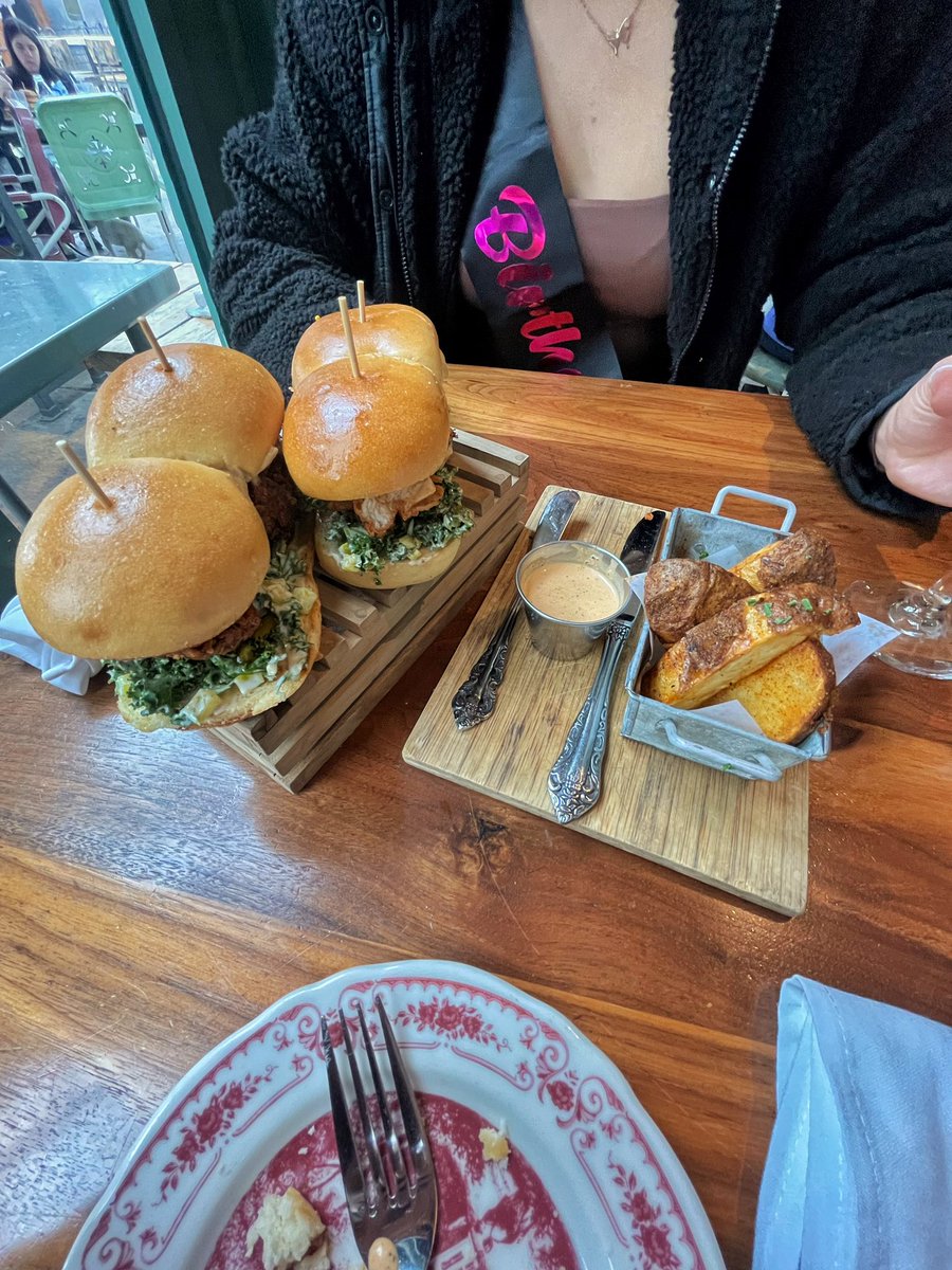 Jorda_u's tweet photo. Got lunch with a 21 year old today https://t.co/otUBpONaHC