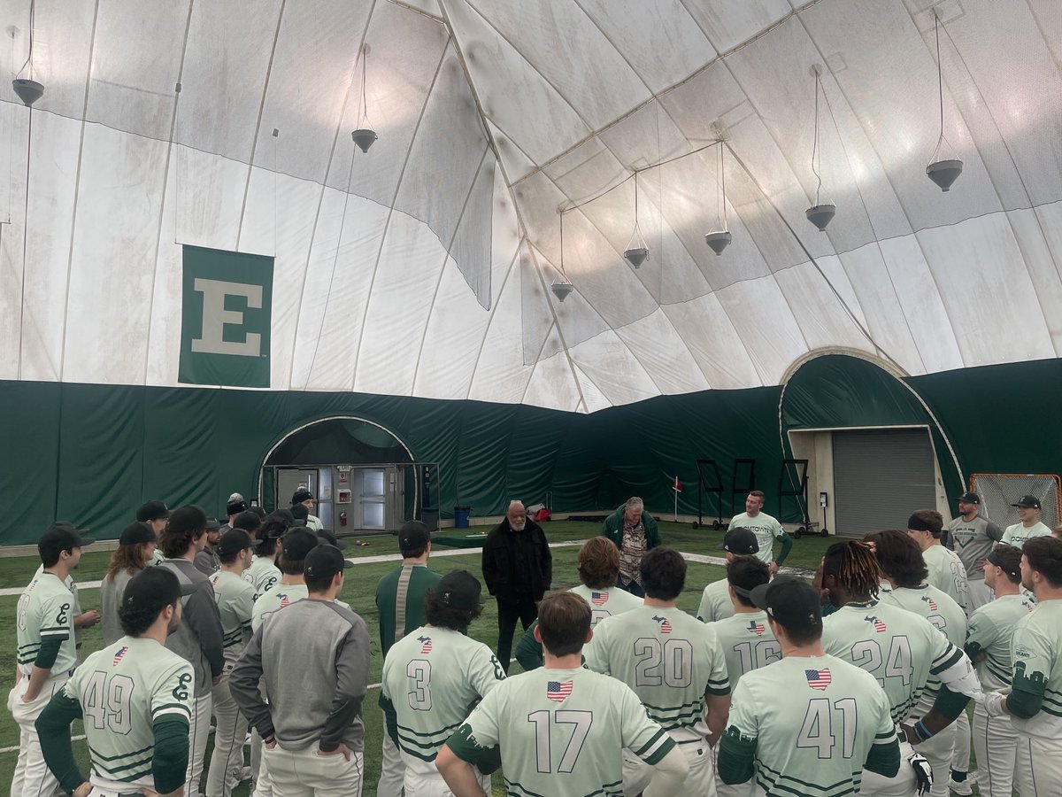 MLB great ⁦@tigers⁩ Legend 1996 ⁦@Yankees⁩ World Series Champion Cecil Fielder is in the building ⁦@EMU_Baseball⁩ #thebestinthebusiness