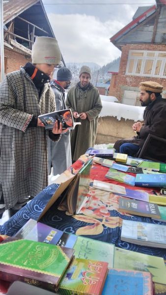 mindroastermeer's tweet photo. کشمیر میں تبلیغ احمدیت حقیقی اسلام https://t.co/sEXotmcNjd