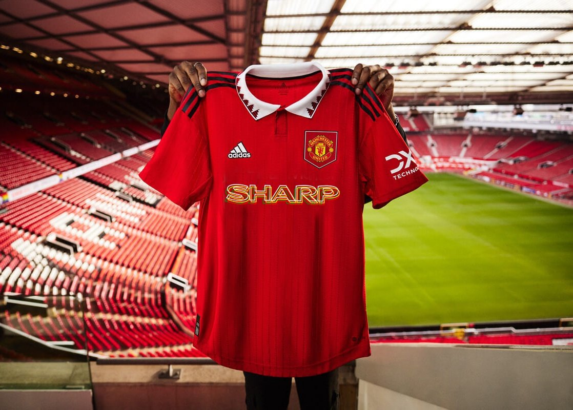 FootballTailor1's tweet photo. Who fancies this as a special edition FA Cup one off shirt? @centredevils @StretfordPaddck @TenHagBalI @UnitedStandMUFC @UtdPlug @MarcusRashford #MUFC #MUNREA #FACup #Rashford #Marcusrashford https://t.co/8GzvCAiFZ6