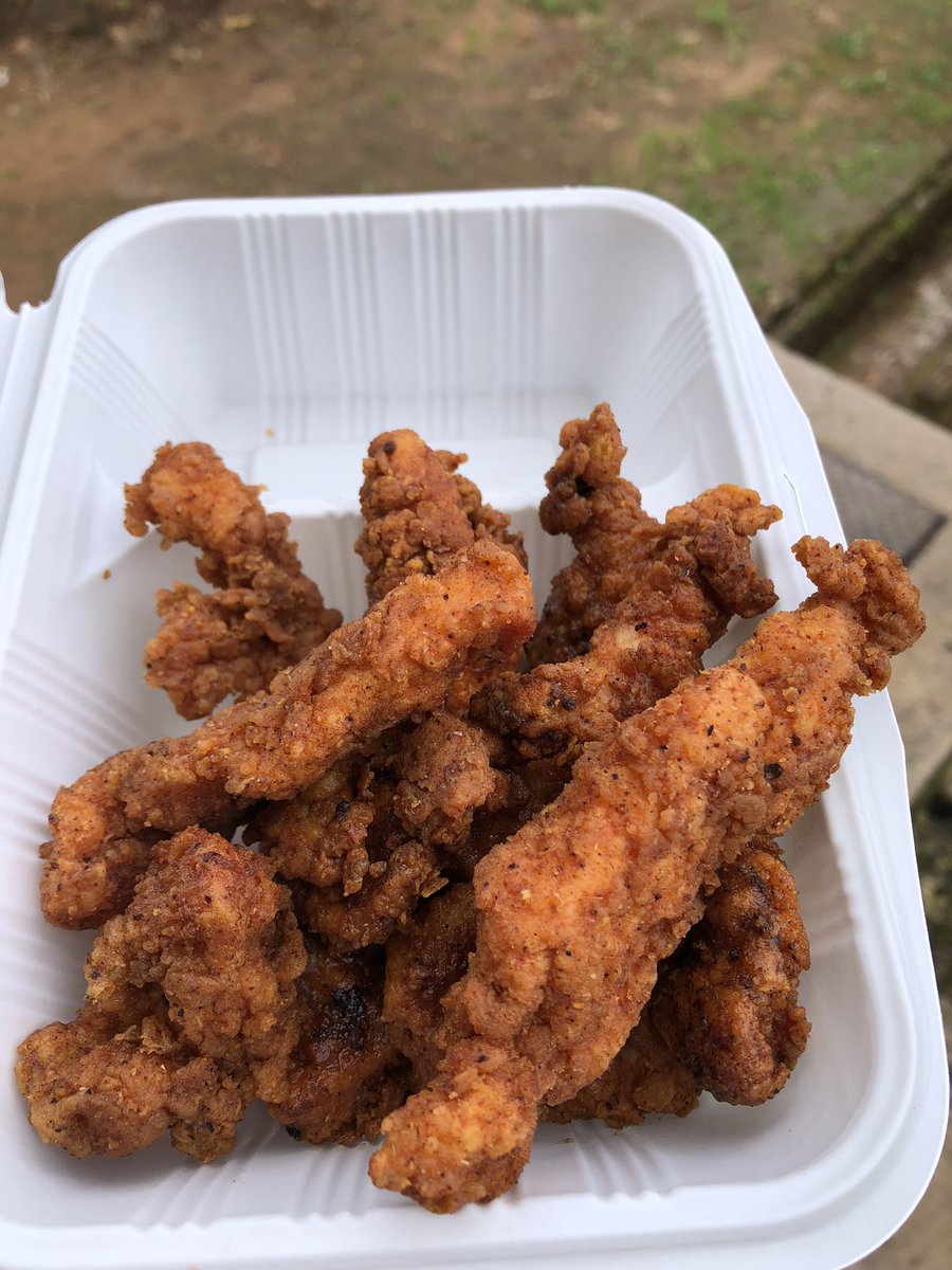 karennambax's tweet photo. F1&amp;2: sticky kambuzi wings (8) going at Mwk 3,200

F3: s chicken strips (6) going at Mwk2,500
Pls rt https://t.co/tcqi15fH99