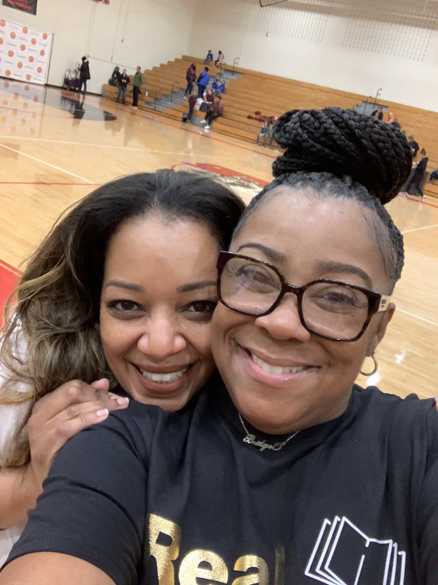APSSylvanHills's tweet photo. Happening now…HRRB! We are ready!@apsupdate @APSMediaServ @MrGuilford_SHMS https://t.co/pzWp7m6w2C